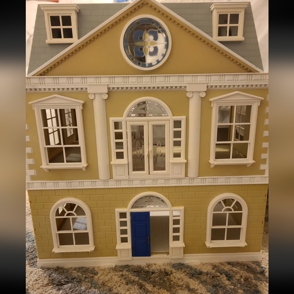 Antique Dollhouse - Picture 1 of 3